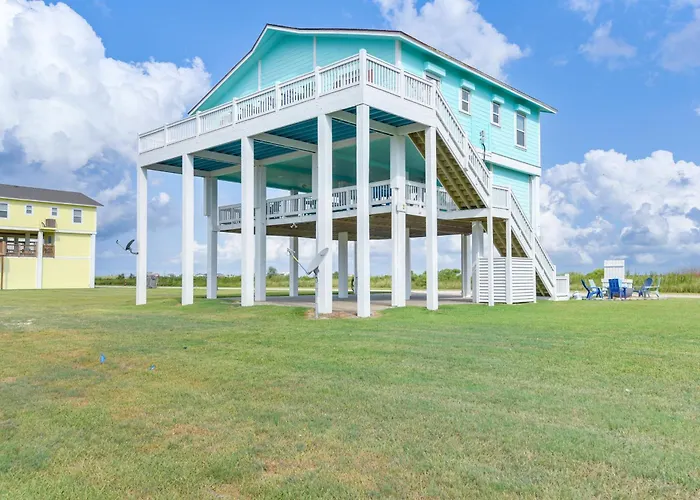 Walk To Beach: Home W/ Hot Tub & Deck In Gilchrist