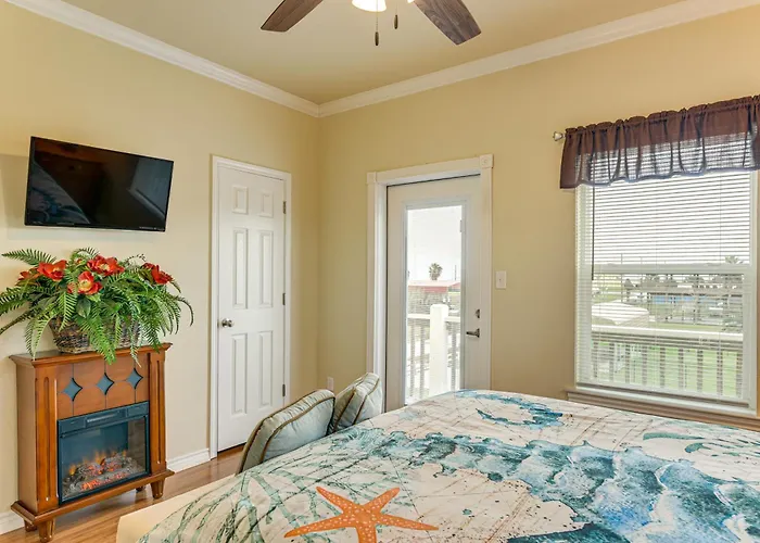 Walk To Beach! Bayfront Coastal Gem In Gilchrist