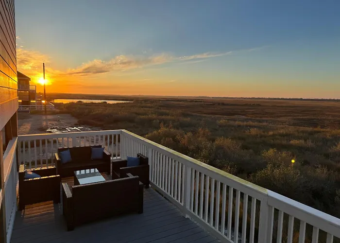 Beach House With Breathtaking Sunsets - Perfect For Couples And Families!